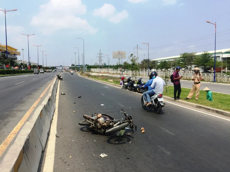 Người phụ nữ nhập viện vì đi xe máy ngược chiều ảnh 1